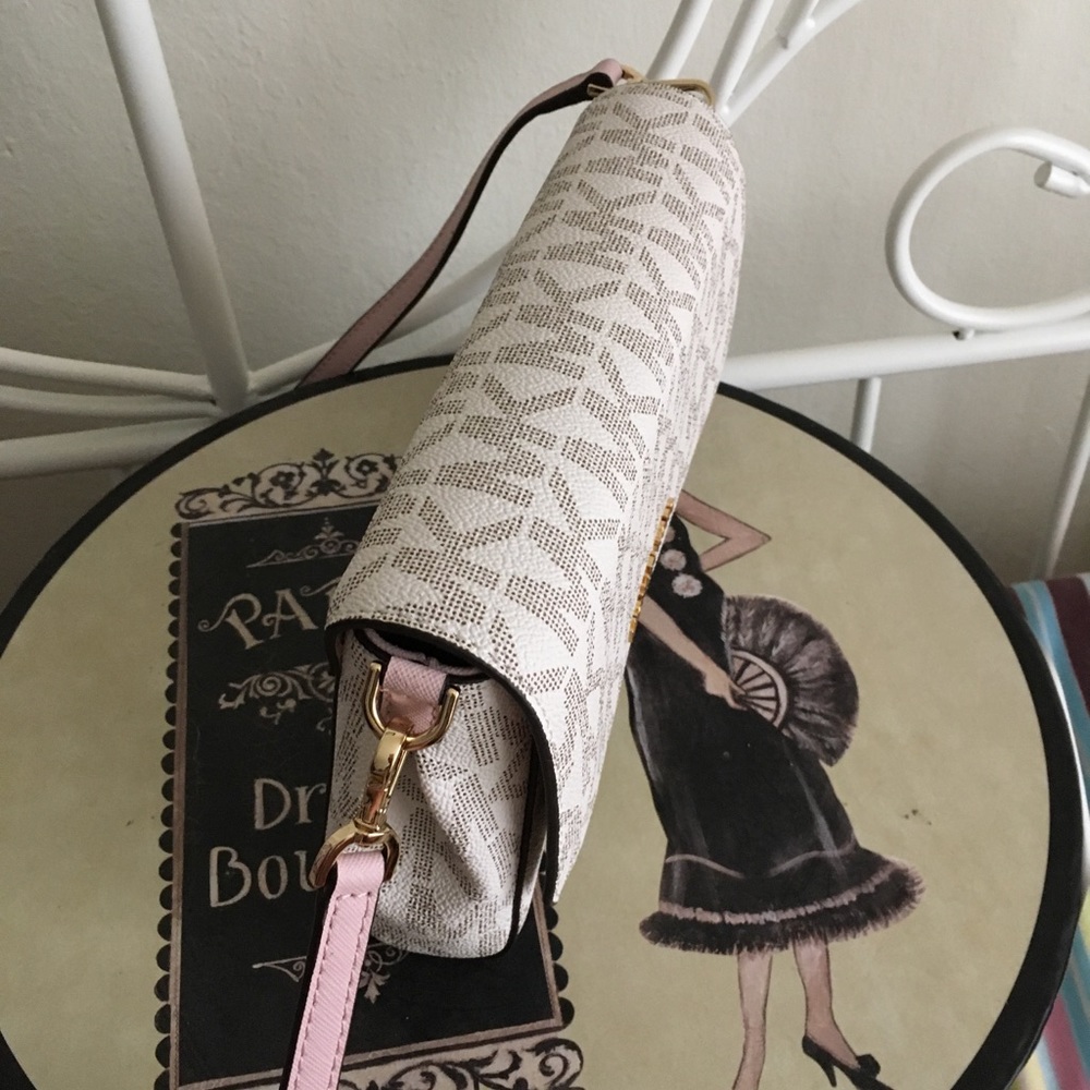 ***SOLD***NEW Michael Kors Crossbody Bag - Picture 8 of 8